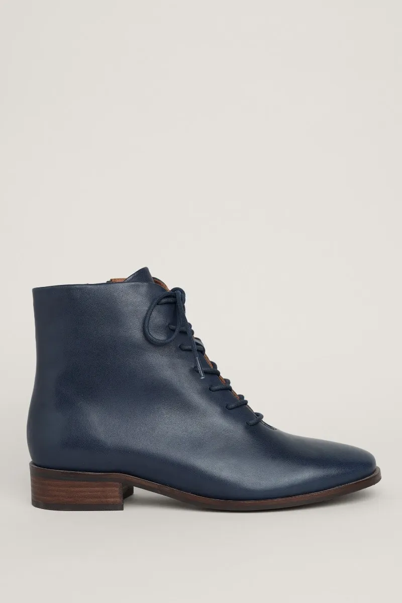 Oak Grove Lace-up Leather Boots